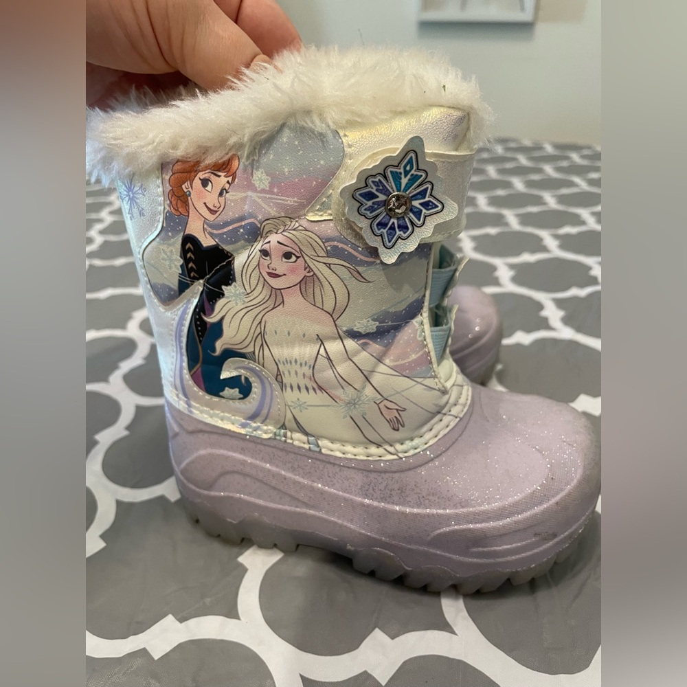 Frozen Themed Light Up Snow Boots Size Girls 9. Elsa, Anna, Disney